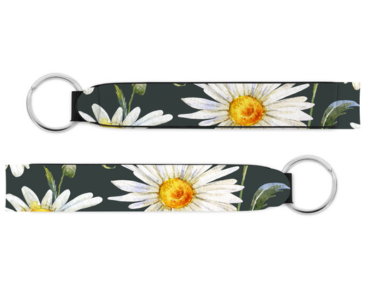 Blooming Memories: Daisy Delight Keychain
